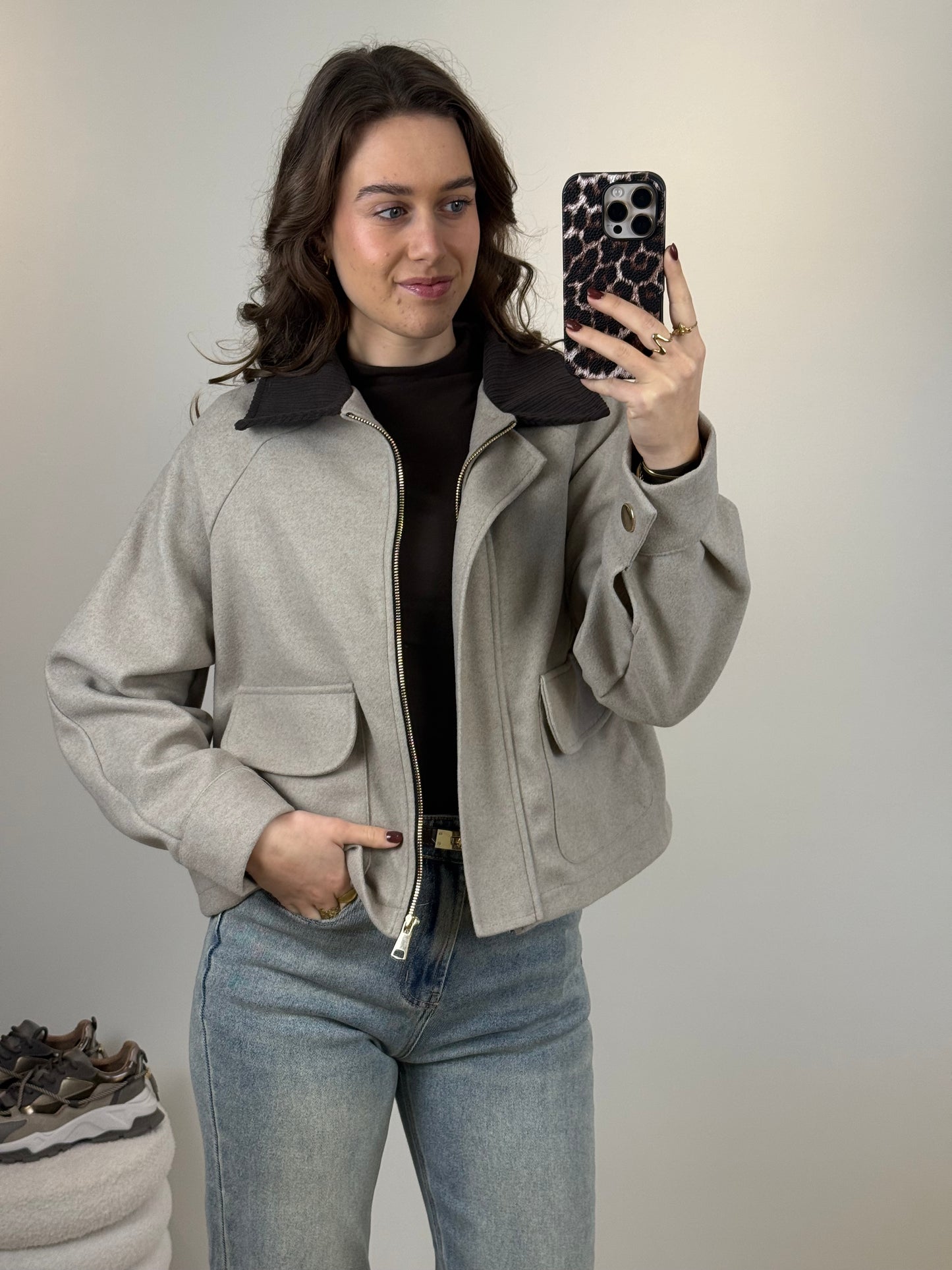 Jasje met bruin kraagje - beige