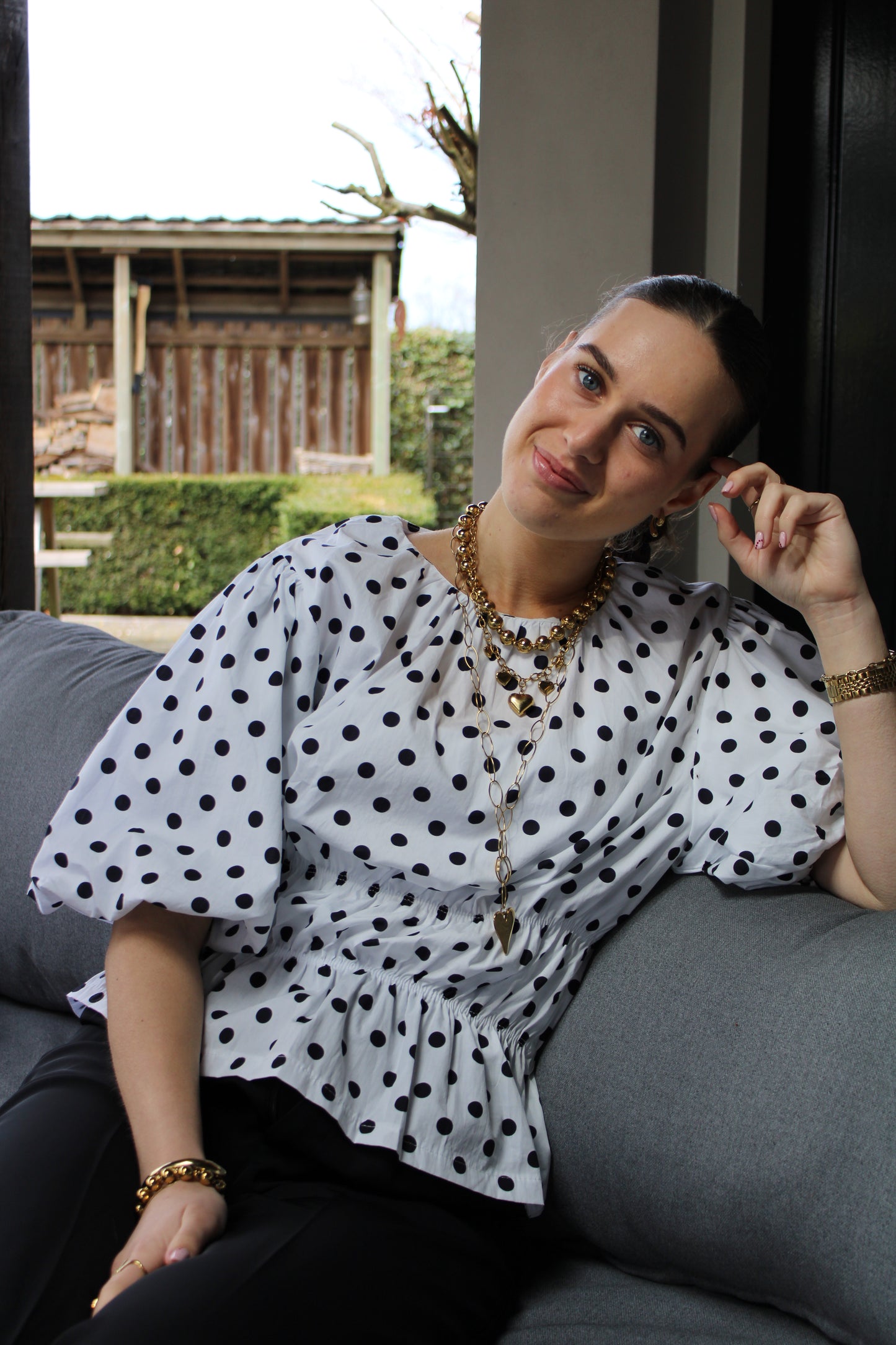 Polkadot top met pofmouw - wit zwart