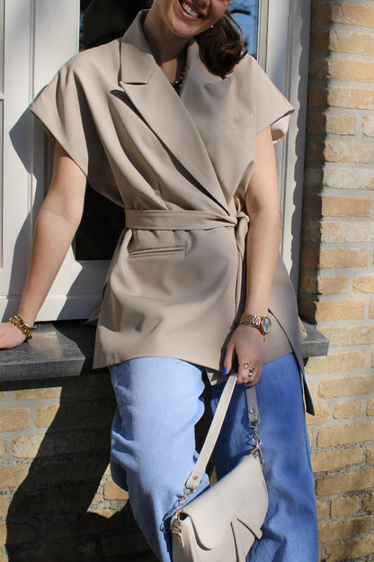 Boxy gilet met riem - beige - At Styles