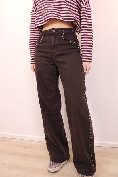 Mid waist - straight leg stretch jeans met studs - bruin - At Styles