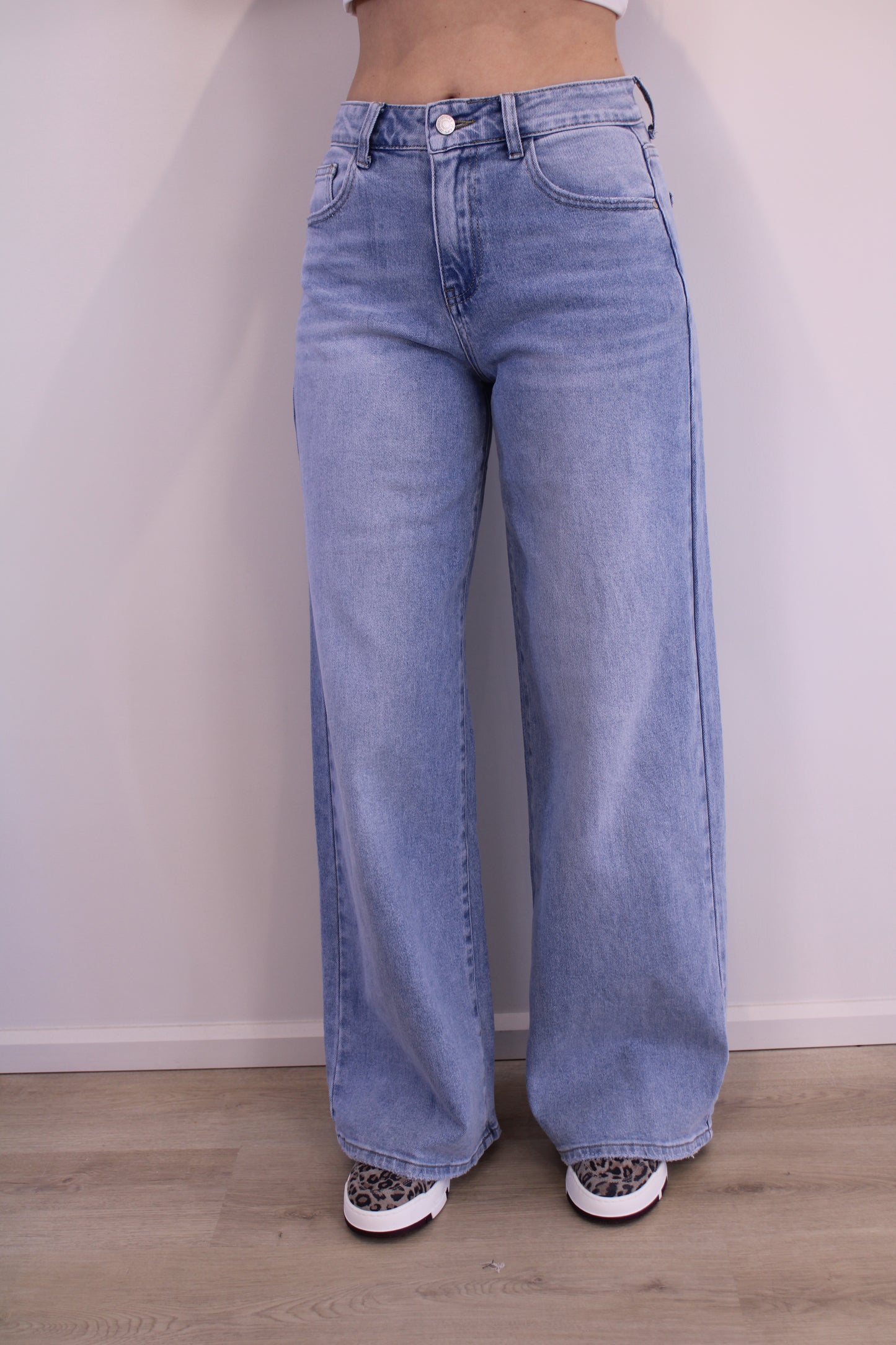 Mid waist - wide leg stretch jeans - denim - At Styles