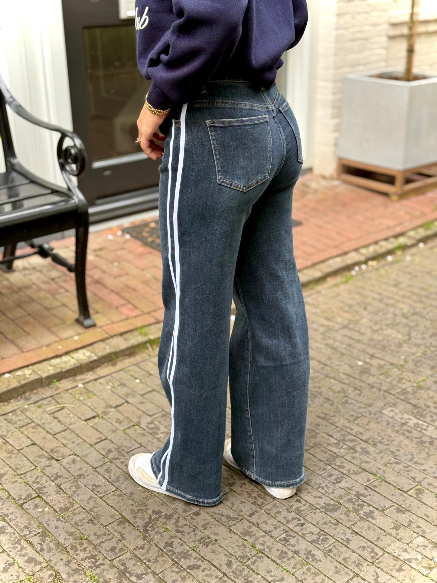 Mid waist - straight leg stretch jeans met streep