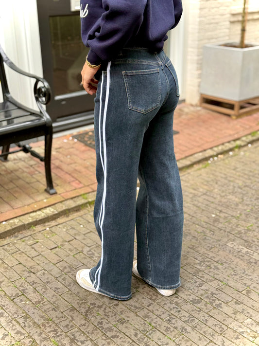 Mid waist - straight leg stretch jeans met streep