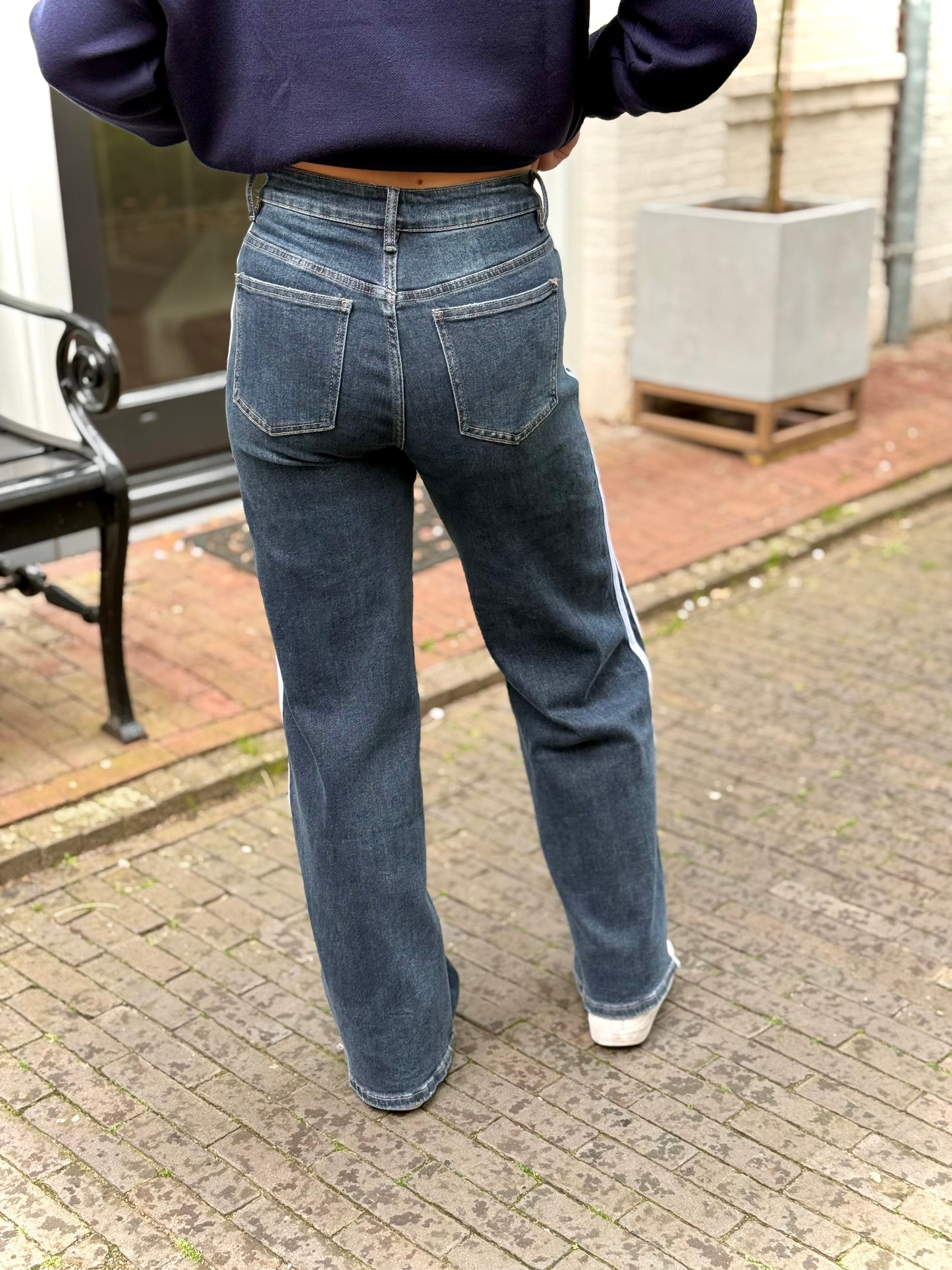 Mid waist - straight leg stretch jeans met streep