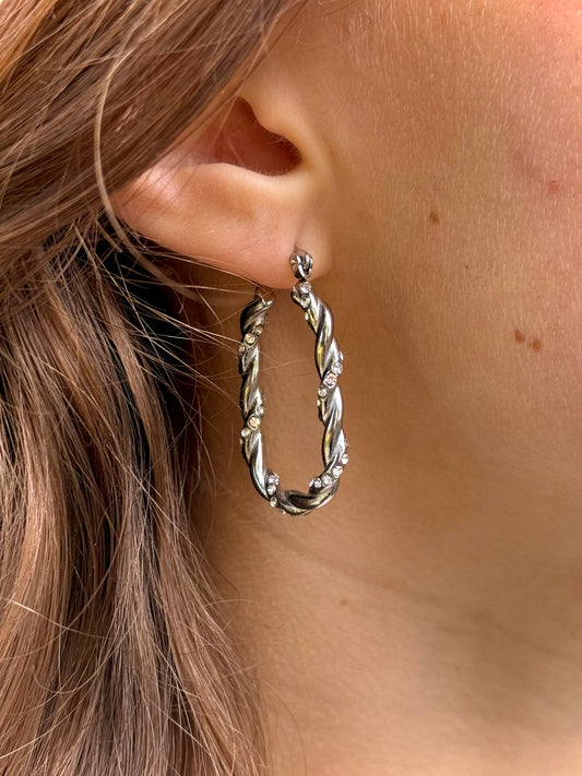 Twisted sparkle hoop oorbellen - zilver